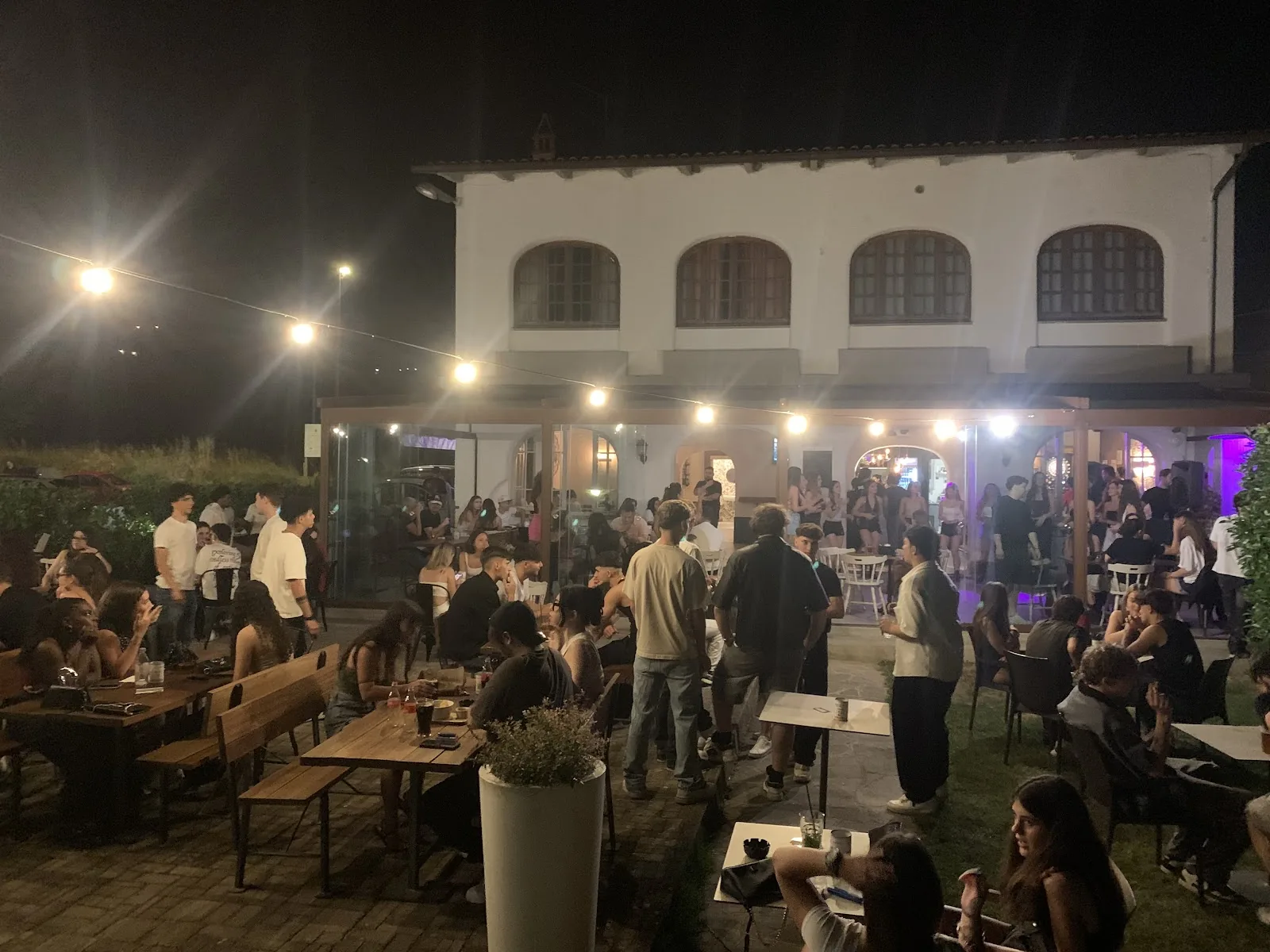 Il River Pub di sera, tra birre, cocktail e musica dal vivo